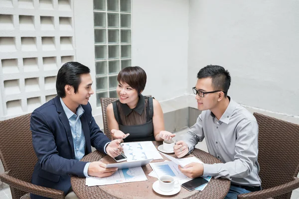 Planning van collega 's uit het bedrijfsleven — Stockfoto