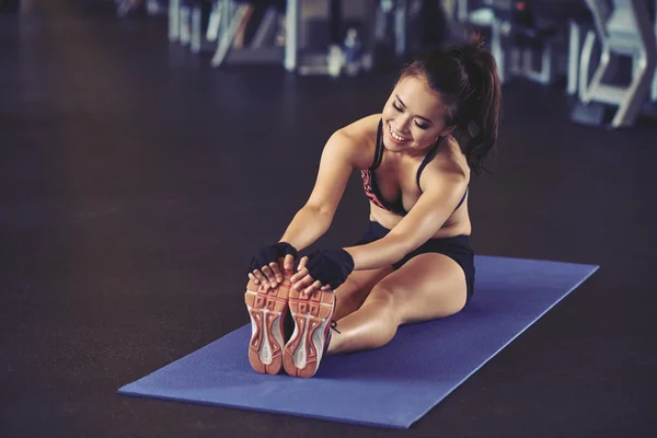 Woman stretching legs — Stock Photo, Image