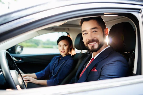 Successful couple driving car — Stock Photo, Image