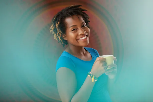 Asiática americana mujer bebiendo café — Foto de Stock