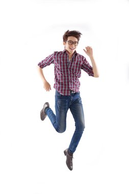 Genç adam çalıştıran gözlük