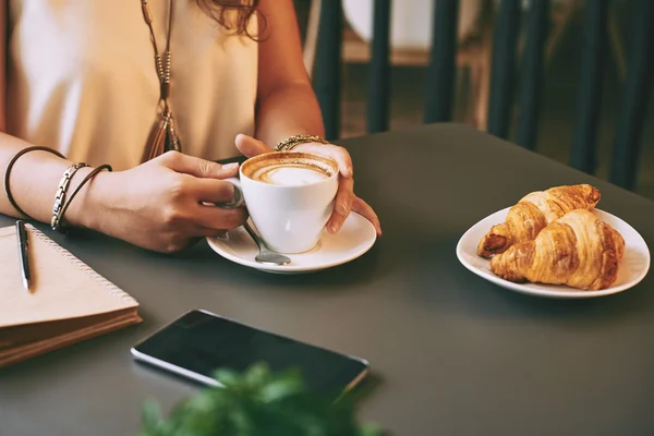 Kaffe på café — Stockfoto