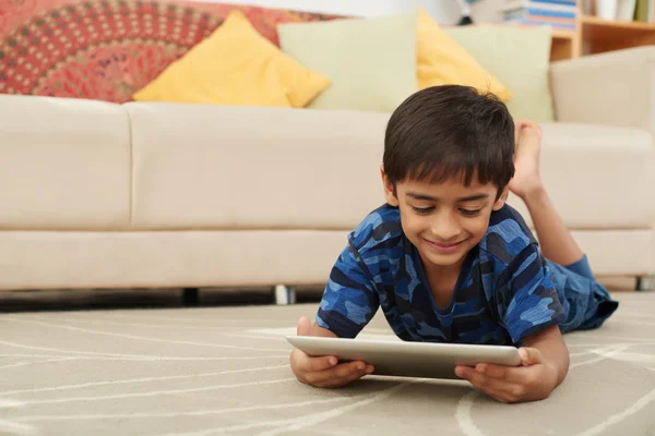 Boy watching movie on tablet — Stock Photo, Image