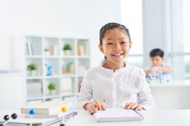 Şirin Vietnamca kız öğrenci