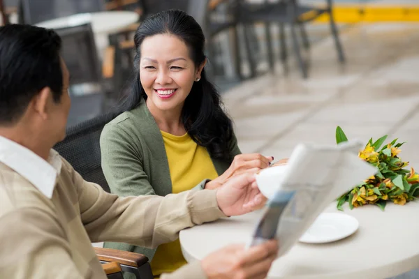 Senior couple having breakfast in cafe — Stock Photo, Image