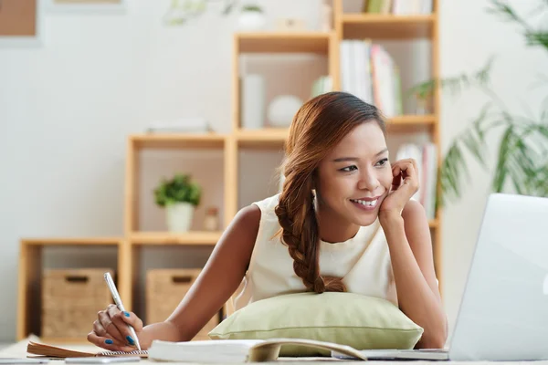 Female student doing homework — Stock Photo, Image