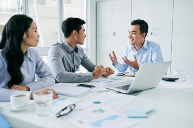 projede çalışan iş adamları