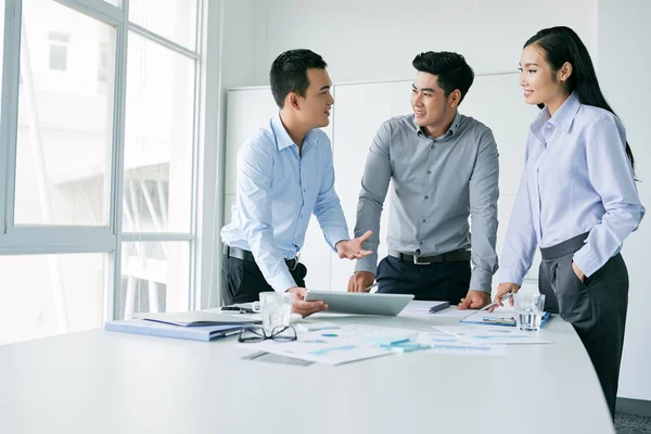 Trabalho de planejamento de equipe de negócios juntos — Fotografia de Stock