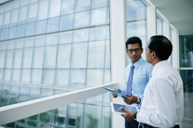 Konuşan iş ortakları