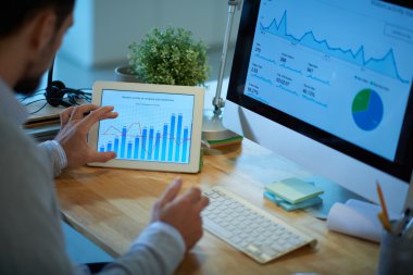 İş kişi araçları kullanma