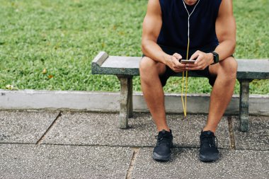 uygulama telefonunu kullanarak sporcu 