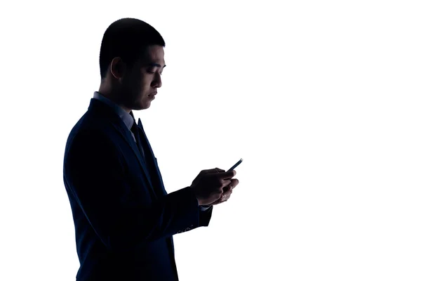 Mensajería de texto de hombre de negocios con teléfono inteligente — Foto de Stock
