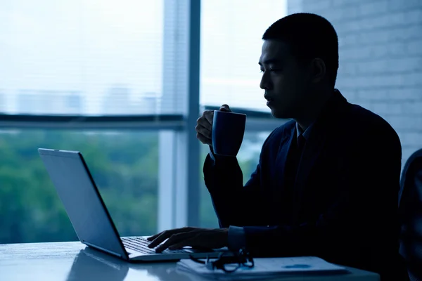 Businessman drinking morning coffee — Stock Photo, Image