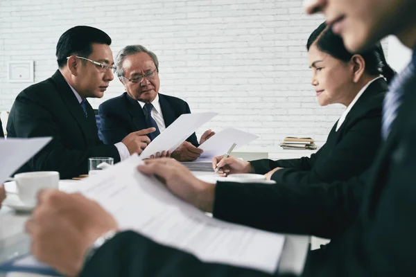 Lawyers working with papers — Stock Photo, Image