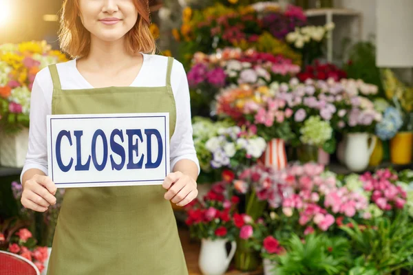 Flower shop owner holding close sign — Stock Photo, Image