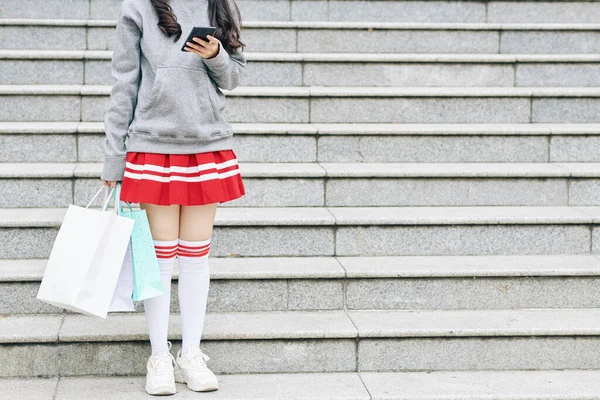Ausgeschnittenes Bild Koreanischer Schulmädchen Kurzem Rock Und Schenkelhohen Socken Die — Stockfoto