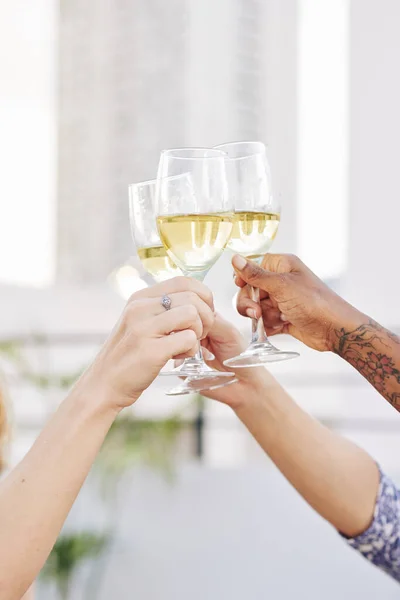 Image Gros Plan Personnes Qui Prennent Des Verres Champagne Fête — Photo
