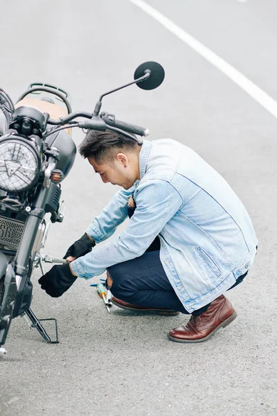 Serious Asian Man Inspecting Frame Suspension Chain Motorcycle Riding — Stock Photo, Image