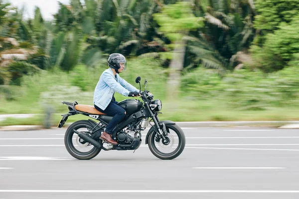Schwerer Vietnamese Rast Schnell Auf Motorrad Verschwommene Bewegung Hintergrund — Stockfoto