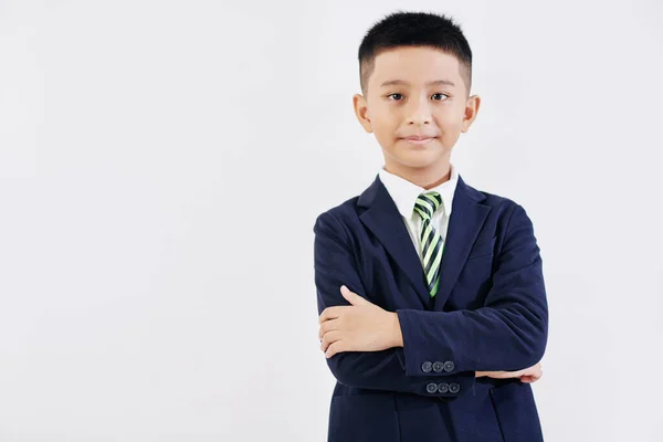 Ritratto Scolaro Fiducioso Sorridente Uniforme Scolastica Che Piega Braccia Guarda — Foto Stock