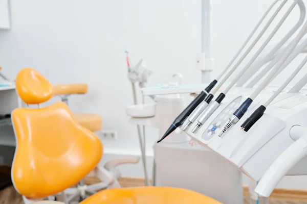 Sedia Attrezzature Strumenti Nella Moderna Clinica Dentale Cura Orale Concetto — Foto Stock