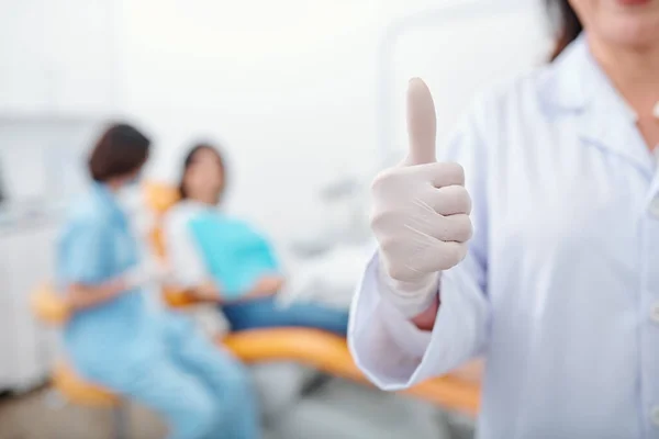 Cropped Image Dentist Latex Glove Showing Thumbs Finishing Cavity Treatment — Stock Photo, Image