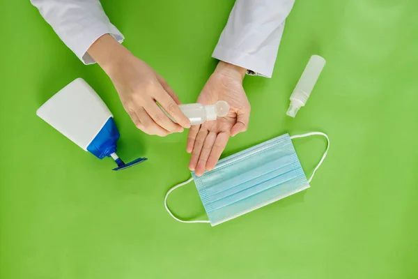 Medical Nurse Doctor Applying Sanitizer Gel Hands Prevent Coronavirus Spread — Stock Photo, Image