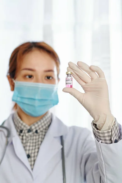 Young Serious Female Physician Looking Vial Vaccine Coronavirus Her Hand — Stock Photo, Image