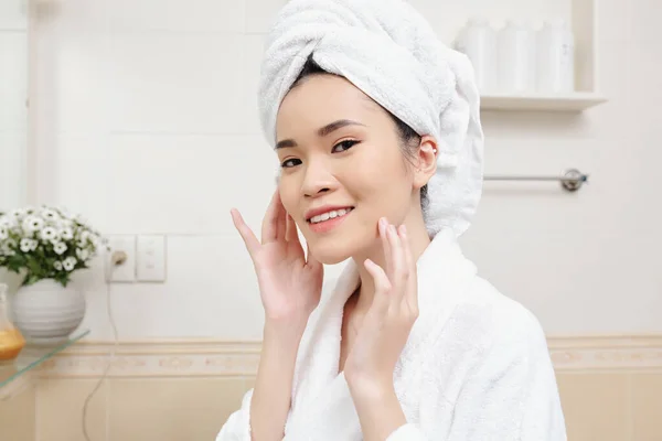 Portrait Happy Beautiful Young Asian Woman Touching Her Soft Flawless — Stock Photo, Image