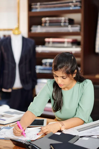 Creative Pretty Young Indian Tailor Drawing Fashion Sketch Her Desk — Stock Photo, Image