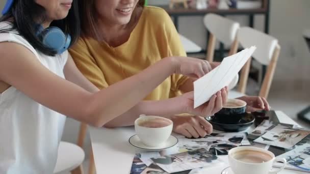 Tilt Two Young Asian Women Sitting Caf Table Looking Photos — Stock Video