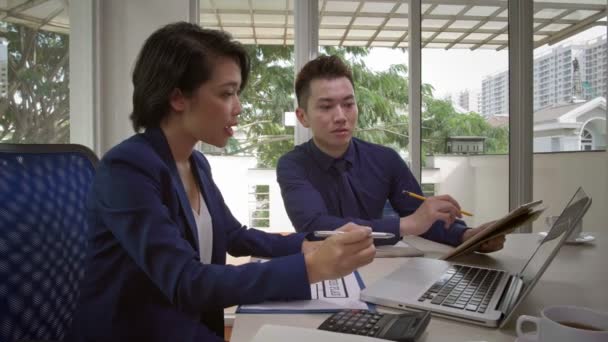 Medium Shot Young Asian Male Female Colleagues Sitting Together Working — Αρχείο Βίντεο