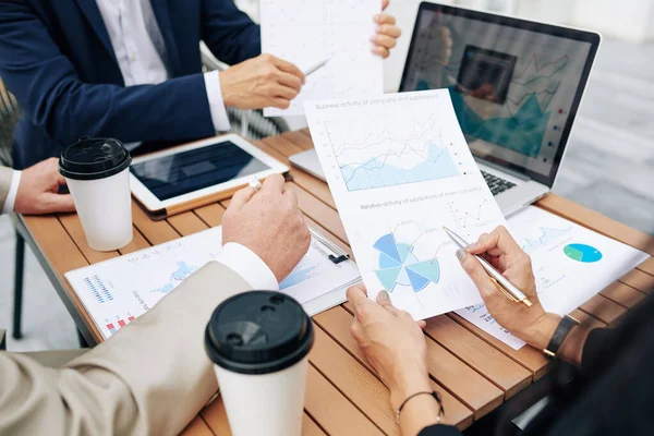 Manos Colegas Negocios Discutiendo Actividad Empresarial Empresa Subdivisiones Reuniones Formas — Foto de Stock