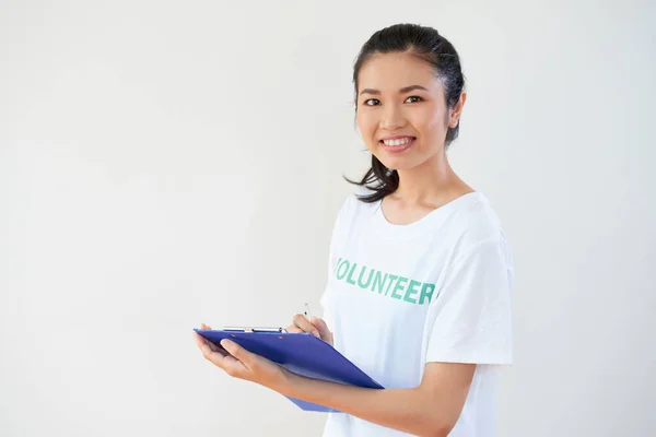 Hermosa Mujer Asiática Joven Camisa Con Formulario Inscripción Voluntaria Para — Foto de Stock