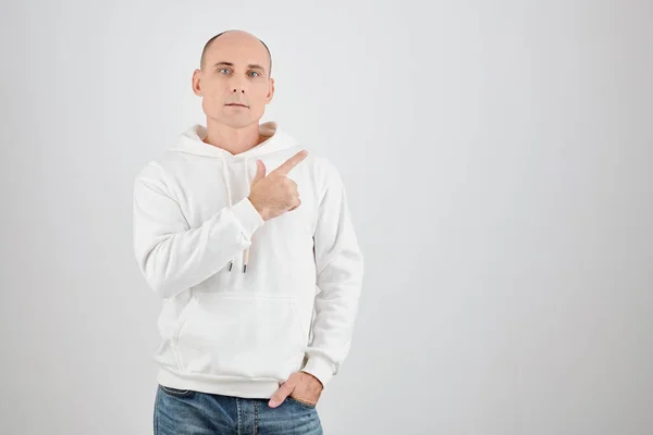 Portrait Handsome Middle Aged White Hoodie Looking Camera Pointing Away — Stock Photo, Image