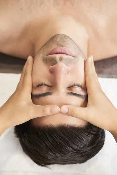 Professional Masseuse Doing Head Face Massage Wellness Center Man Getting — Stock Photo, Image