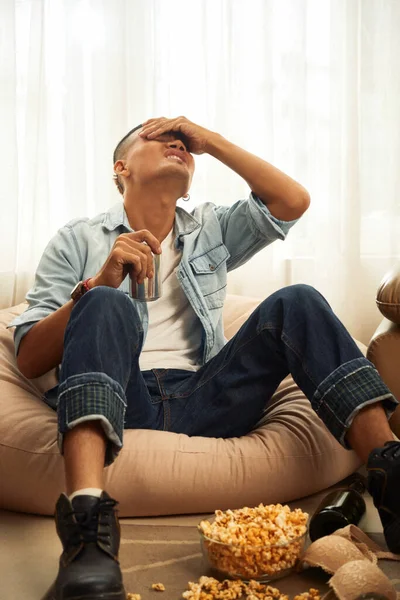 Young Man Suffering Severe Headache Morning Party Drinking Can Refreshing — Stock Photo, Image