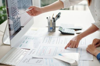 Proje yöneticisi UI tasarımcısından mobil uygulamanın bir kısmını değiştirmesini istiyor