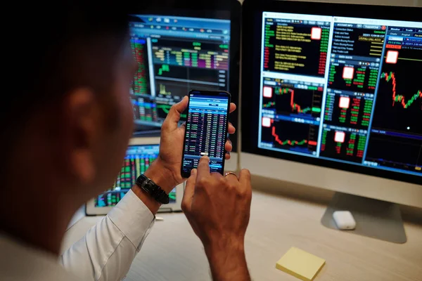 Imagem Close Ações Negociação Comerciante Opções Mercado Ações Processo Monitoramento — Fotografia de Stock