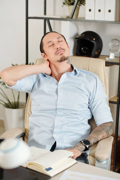 Graphic Designer Suffering Pain His Neck Working All Day Desk — Stock Photo, Image