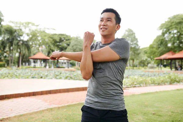 Portrait Beau Jeune Homme Asiatique Étirant Les Bras Réchauffant Après — Photo