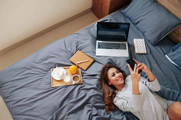 Attractive Smiling Young Asian Woman Relaxing Bed Home Tray Breakfast — Stock Photo, Image