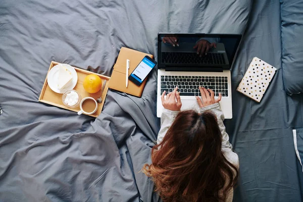 Pretty Young Woman Working Laptop Bed Eating Breakfast Checking Her — Stock Photo, Image