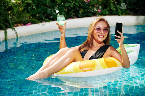 Happy Attractive Young Asian Woman Sunglasses Spending Time Swimming Pool — Stock Photo, Image