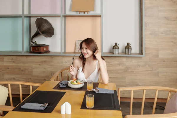 Pretty Smiling Young Asian Woman Having Poke Bowl Glass Cold — Stock Photo, Image