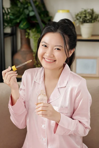 Portrait Cheerful Young Woman Pink Silk Pajamas Applying Serum Hyaluronic — Stock Photo, Image