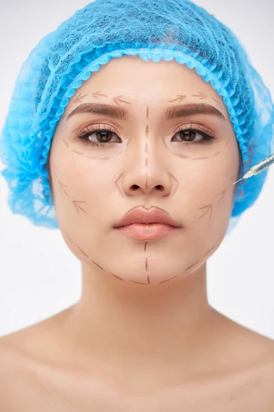 Frau bekommt Schönheitschirurgie — Stockfoto