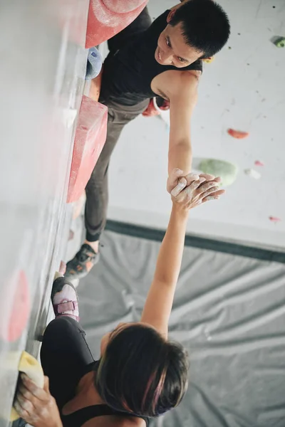 Climbers Giving Each Other High Five — Stock Photo, Image