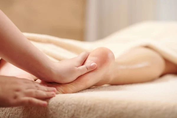 Relaxinf voeten massage — Stockfoto