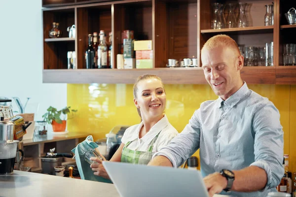 People Working in Coffeeshop — Stock Photo, Image